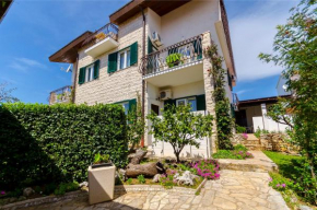 Отель Apartments Mate  Трогир
